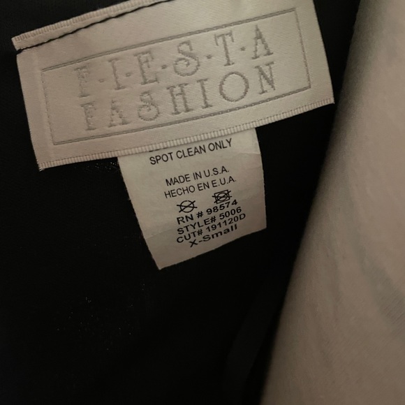 Black and gold sequin gown. - Picture 5 of 7